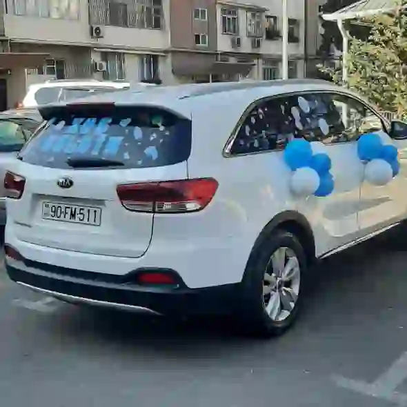 Xəstəxana çıxışı maşın bəzəkləri