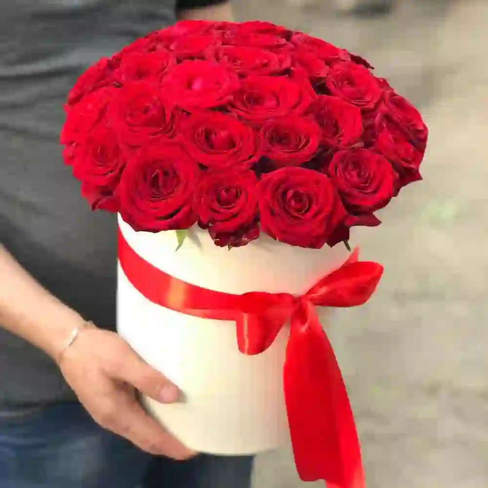 Qırmızı roza qutuda 31 ədəd