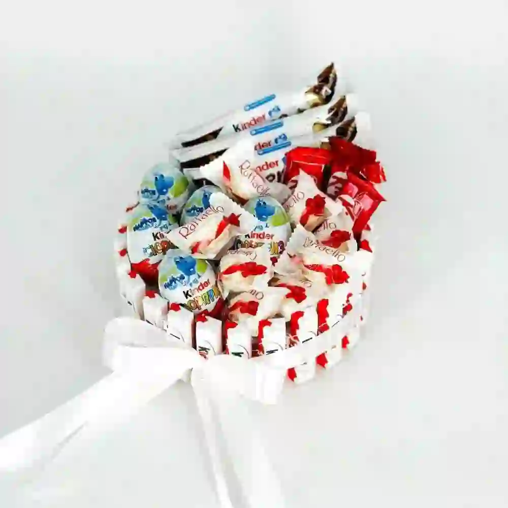 Kinder qutusu tort formasinda