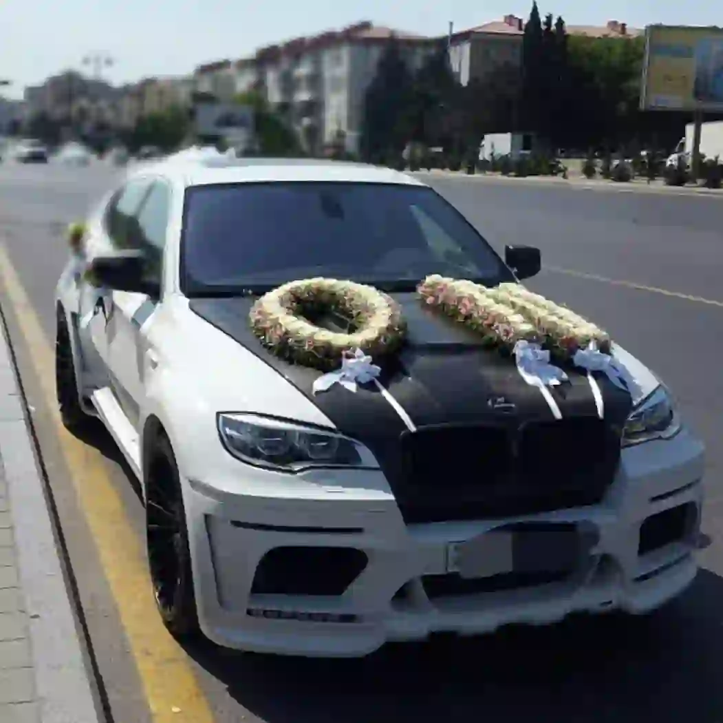 Gəlin maşın bəzəmək