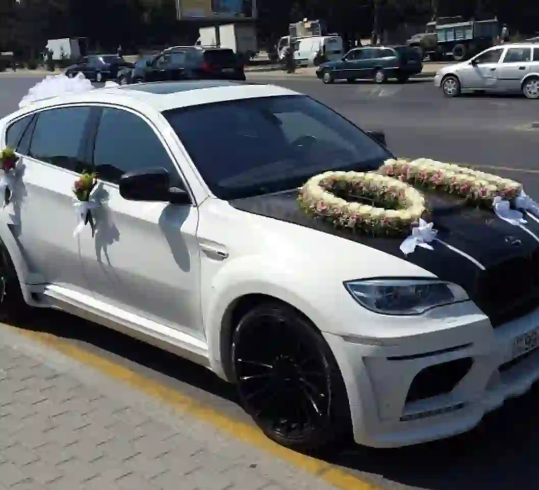 Gəlin maşın bəzəmək