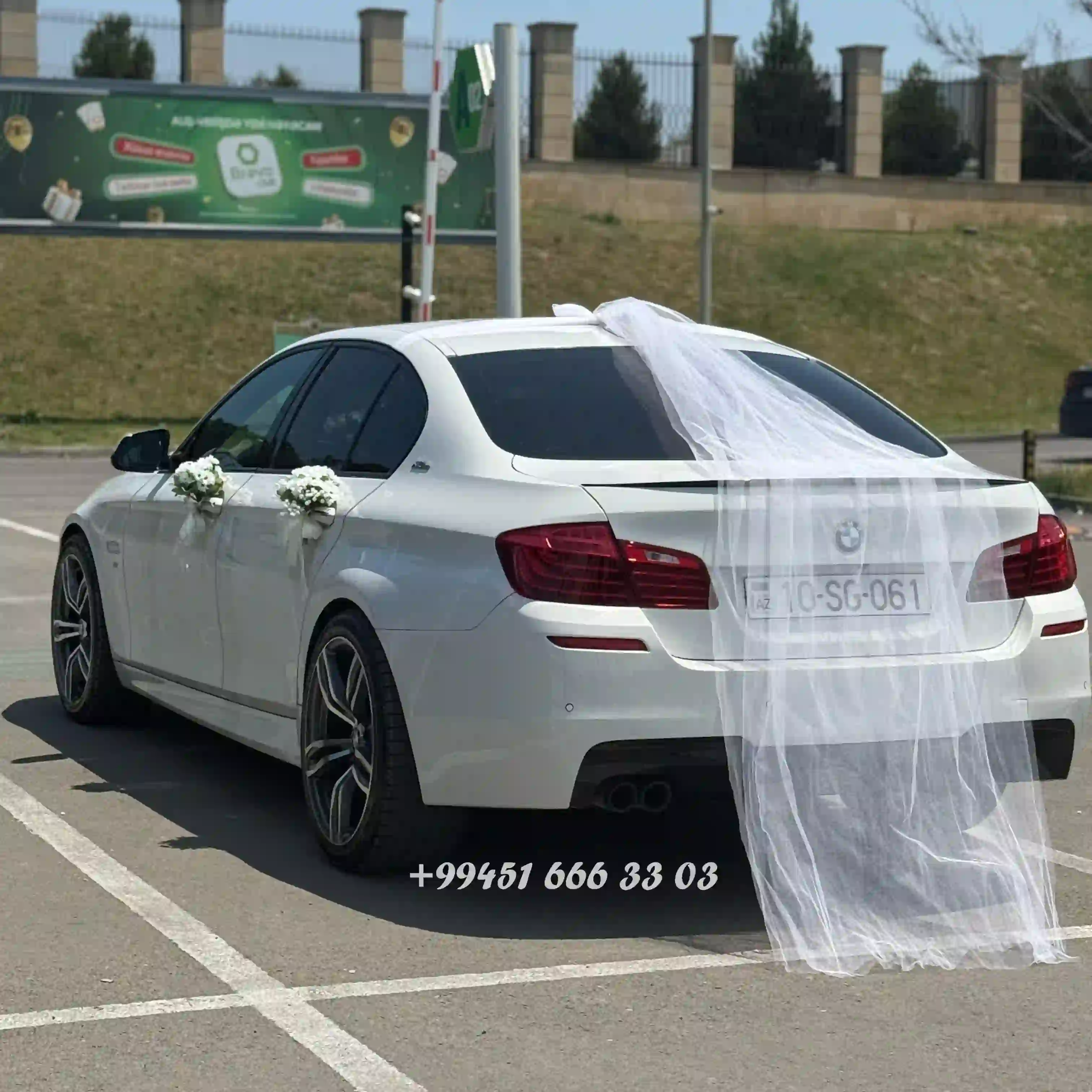 Maşın bəzəyi ağ tonlar