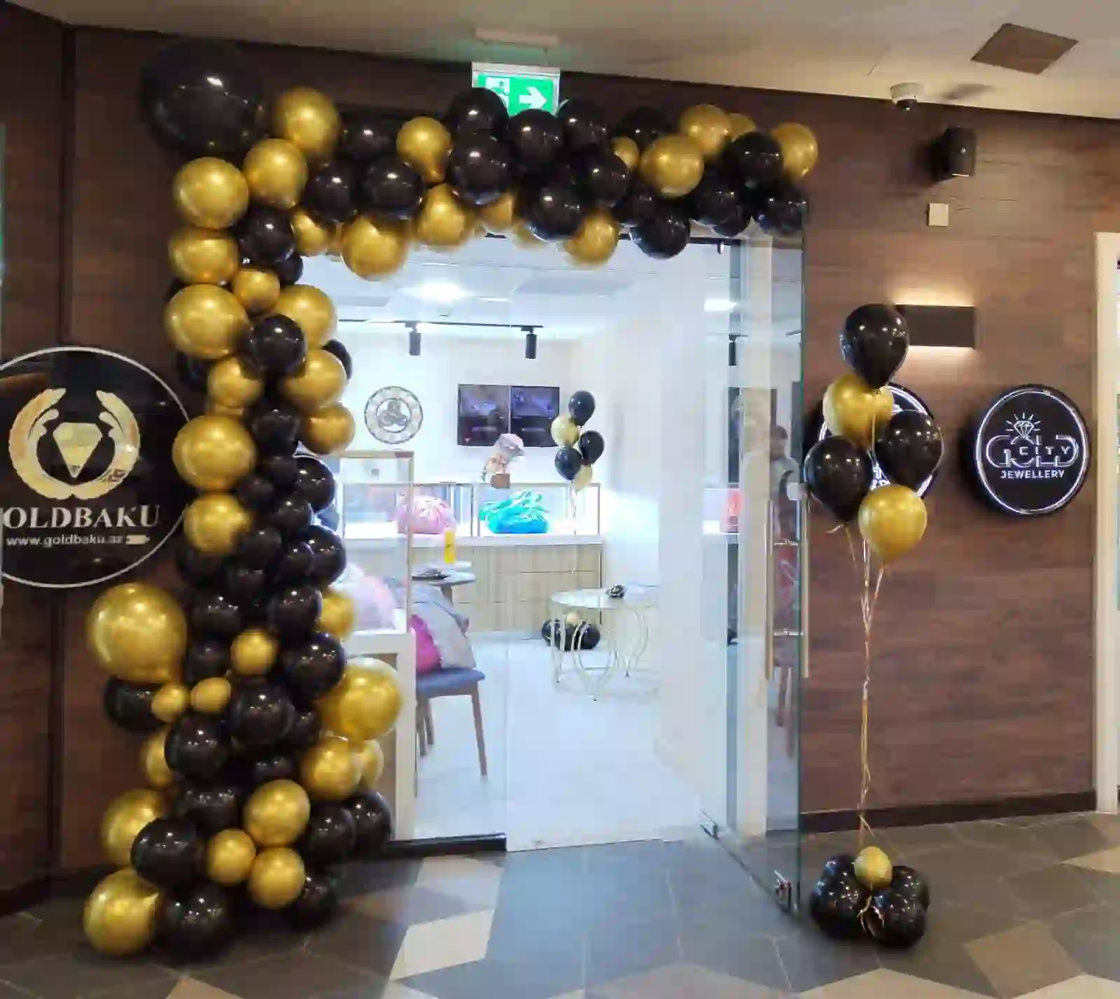 Helium və adi şarlarla bəzədilmə