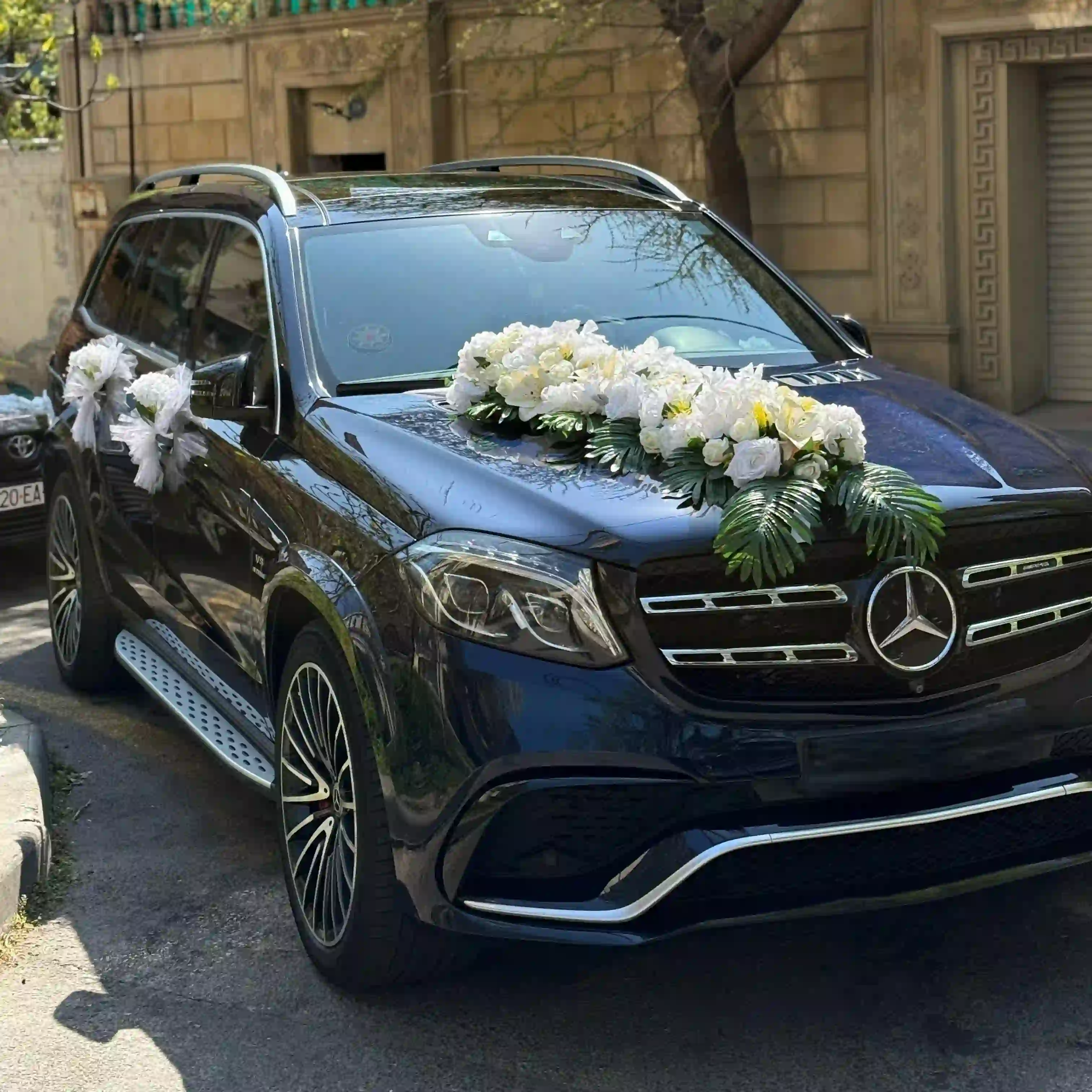 Toy üçün maşın bəzəklər