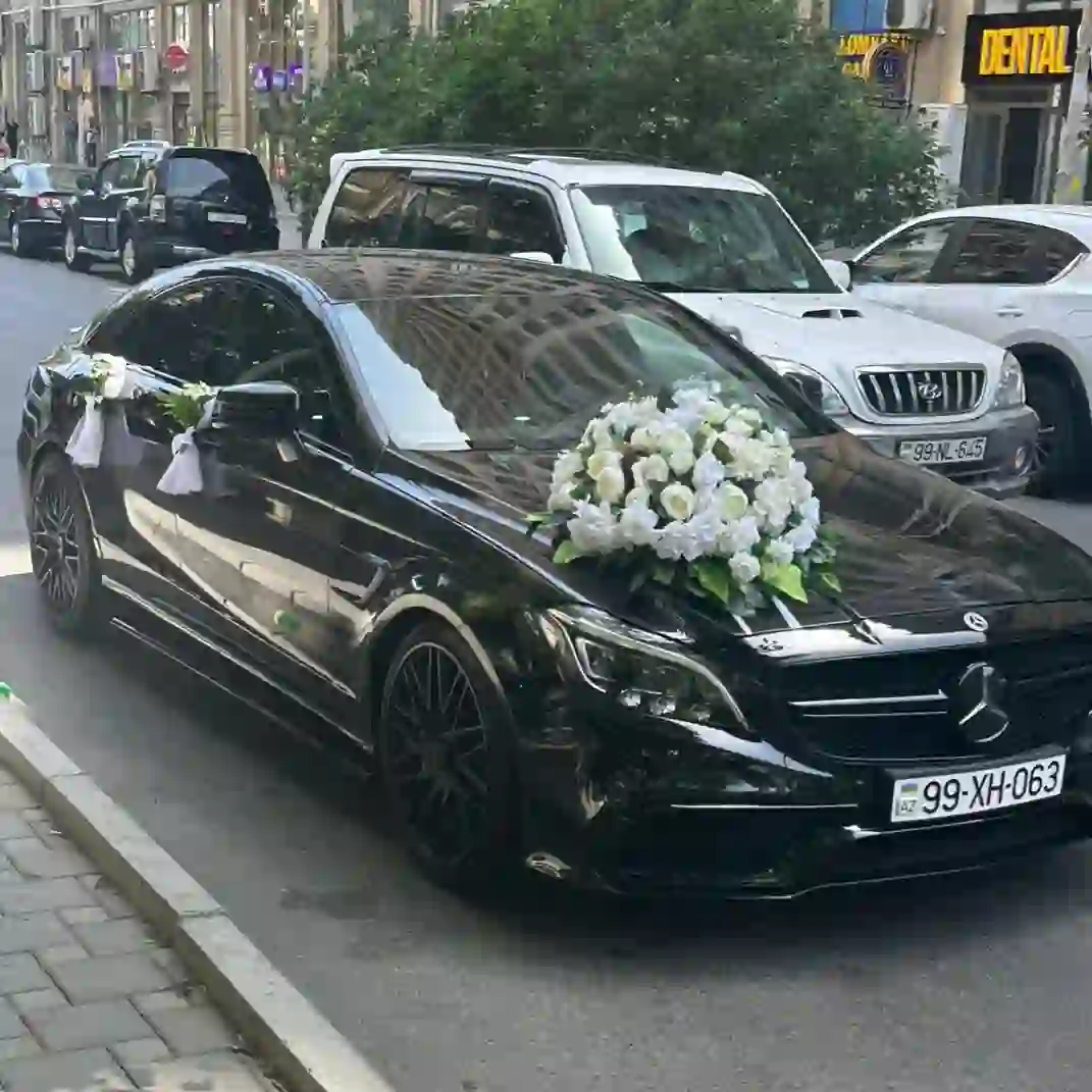 Maşın bəzəmə suni güllərlə kirayə