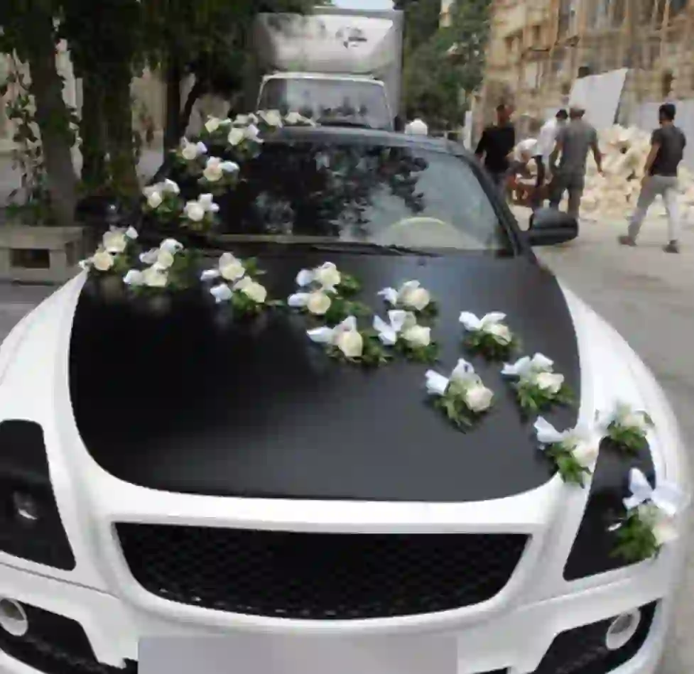 Maşın bəzəmə ağ güllər