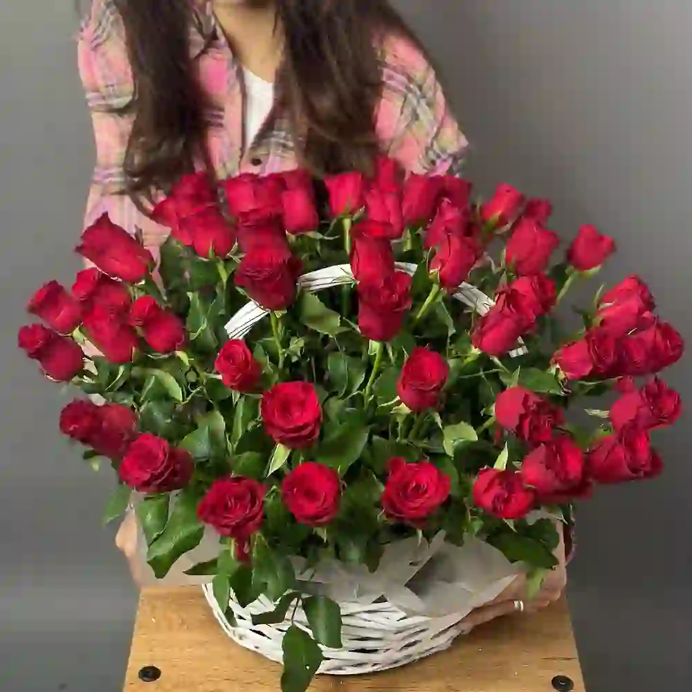51 roza səbət