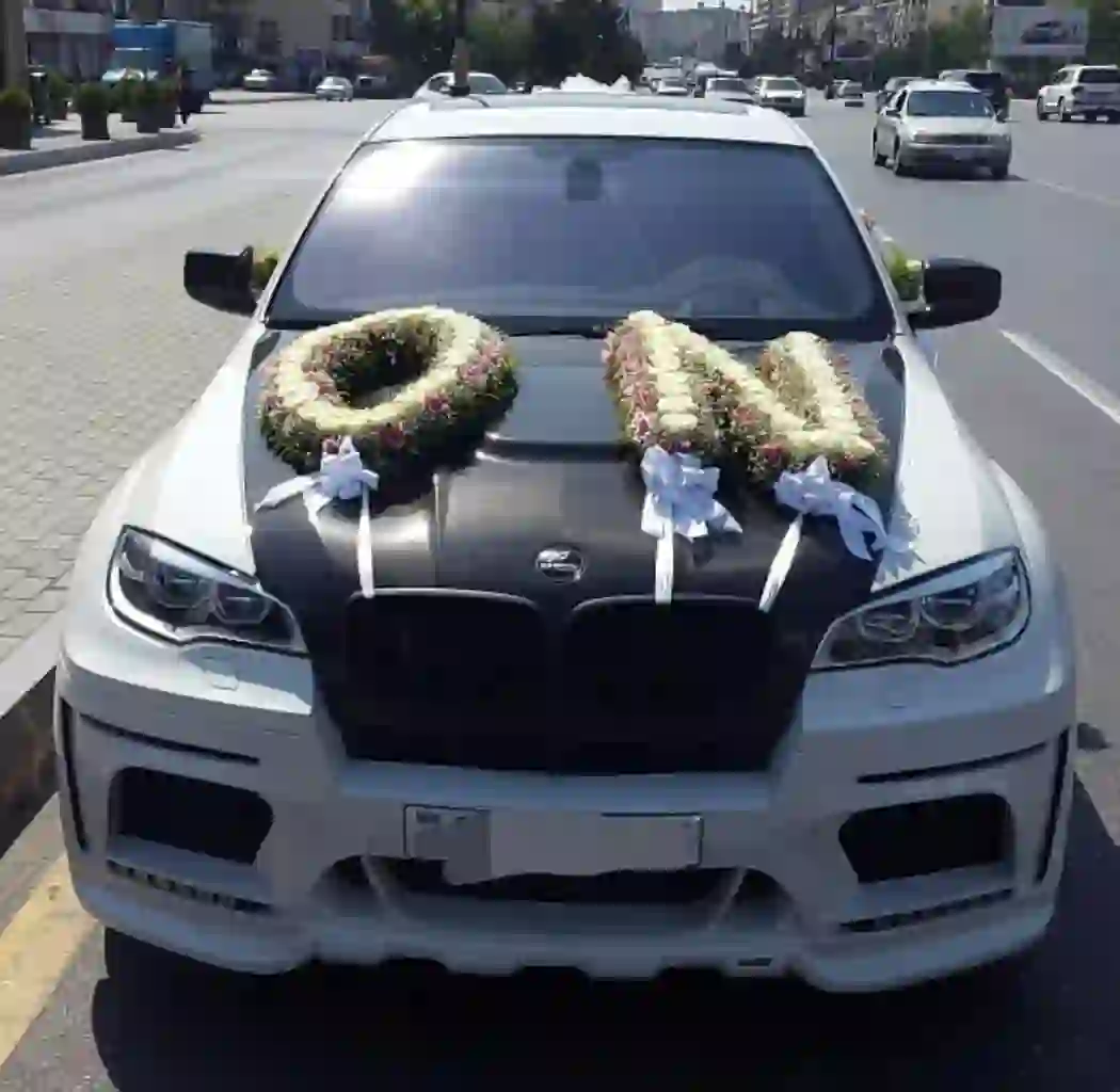 Gəlin maşın bəzəmək