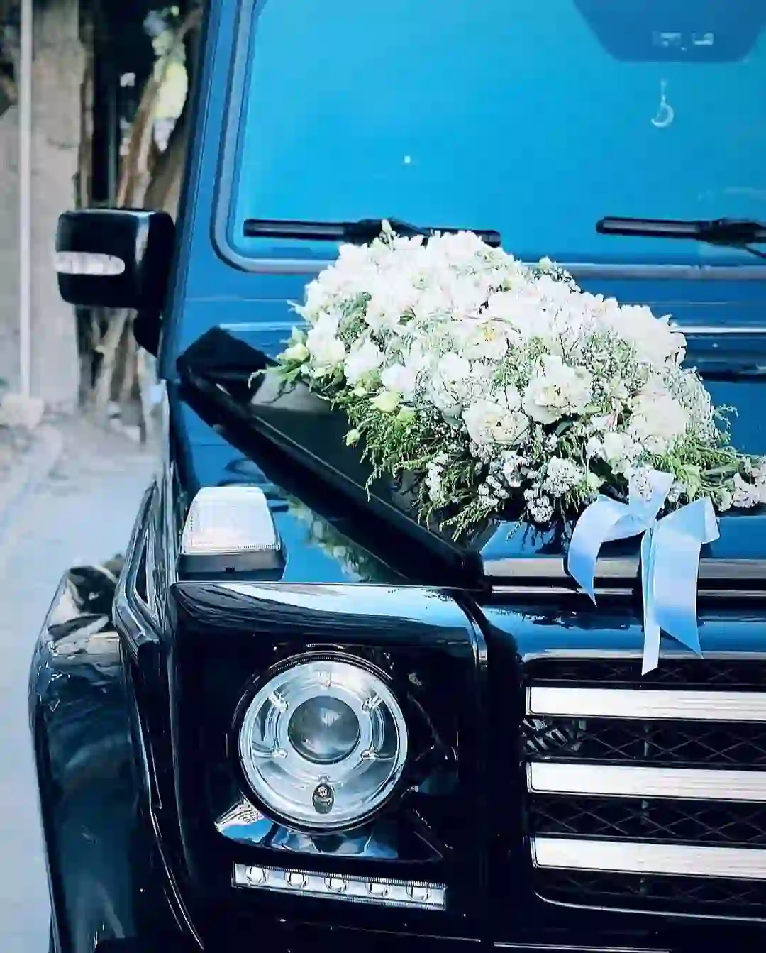 Gəlin maşını bəzədilməsi güllərlə