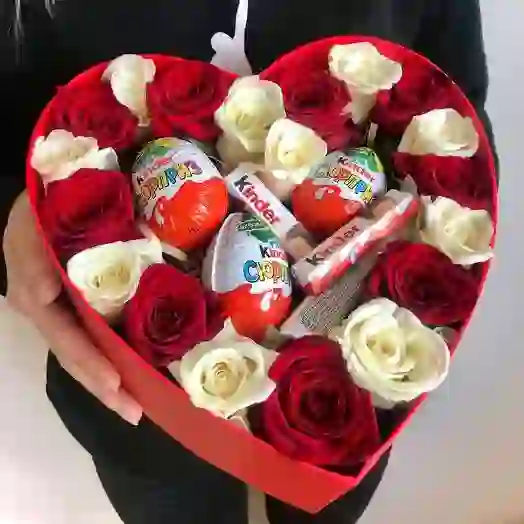 Ürək qutuda qızılgül və kinder