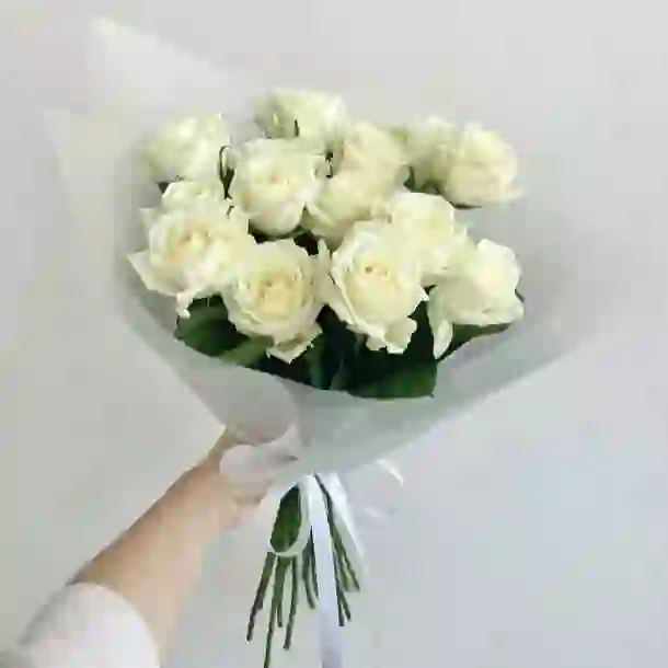 Ağ qızılgül buketi