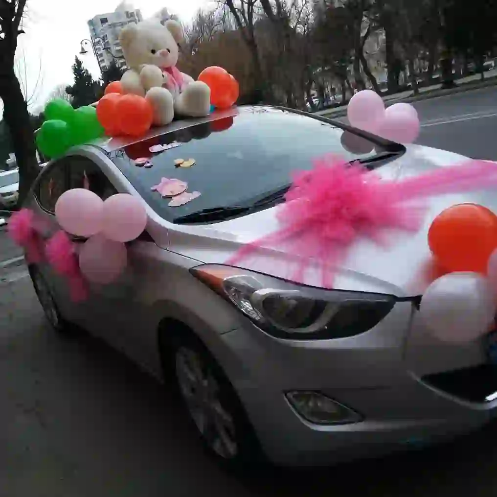Maşın bəzəyi şarlarla